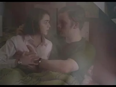 קרע גרביונים על זונה כשהיא במיטה ונכנס לכוס. סקס מצלמות חינם