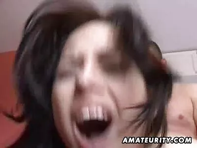 גבר לוהט דפק בחורה צעירה סקס חי חינם בגולף.