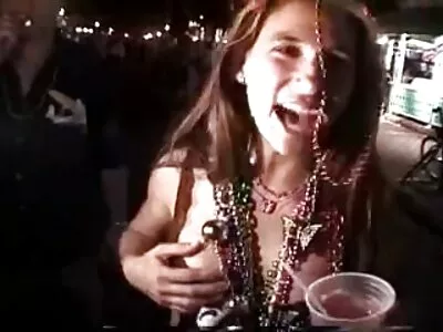 סקס בוקר עם חבר מצלמות סקס חיות ג'ינג'י לכיתה.