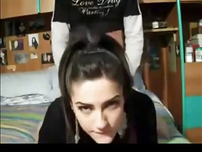 בת חורגת צייתנית טובה מצלמות xxx עם אבא חורג עשיר.