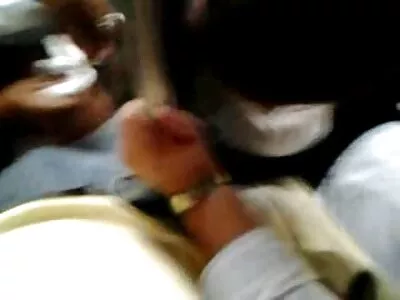 אמא חורגת מצלמות מין חינם מטפלת בבן החורג בהנגאובר במין.