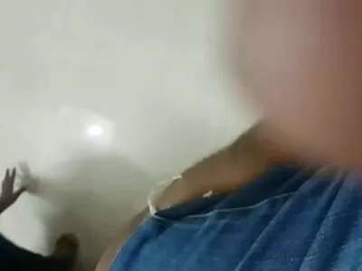 אז לא הוגן, צאט פורנו בשידור חי מתחלפים בזיון.