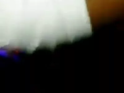מצלמת את עצמה סקס חי חינם במקלחת.