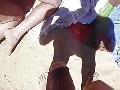התחת שלו מבצבץ שם כל כך עסיסי. מצלמות צאט חינם