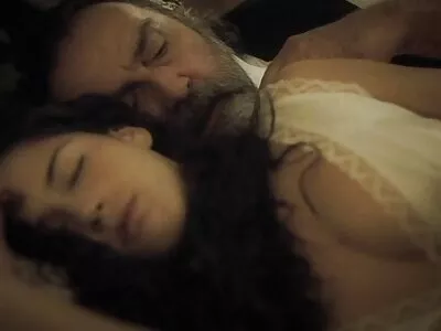 תן לי לצלם את הפורנו שלנו באייפון שלי בחדר המעונות של הבנות. מצלמות סקס לייב