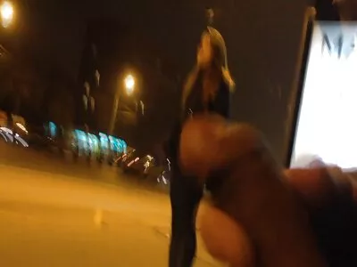 אישה כנועה מצלמות מין בלייב חינם בגנגבאנג אנאלי עם 5 גברים.