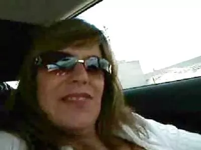 הוא מותח את הכוס שלי וגומר לי על התחת. זוג חובבים סקס מצלמות חיות אמיתי.