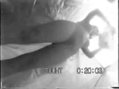 בלונדינית יפה מאוד מבקרת סקס מצלמות צט מוזיקאי בבקתה שכורה.