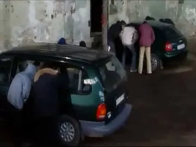 האישה בשנות ה-40 לחייה והולכת מצלמות סקס לייב חינם לחדר כושר עירומה להתאמן.