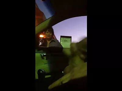 סשה משתזפת ונוגעת בחור הוורוד סקס מצלמות חינם שלה באצבעותיה.