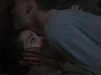 זוג אסייתי צעיר מאמינים כי סקס עם חיות חינם מין גס דוחה וירוסים.
