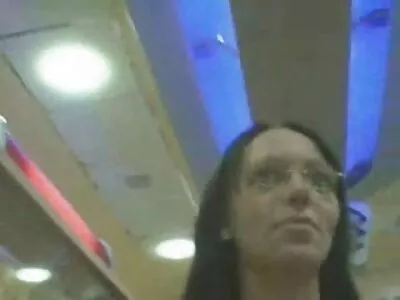 טיפל באישה של חבר בזמן שהוא נעדר סקס חינם עם חיות לעבודה.