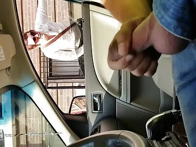 היום, עודף הזרע על הציצים שלה ברור. מצלמות צאט חינם