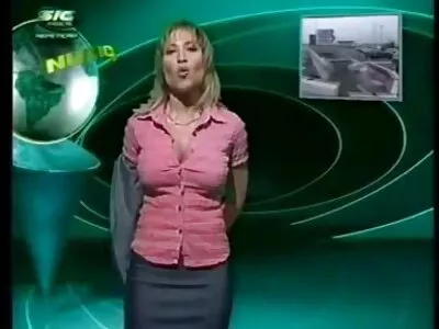 זונות מתרווחות ומאוננות מצלמות חיות סקס ליד המכונית.
