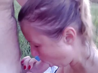 סבתא מצלמות סקס לייב שילמה לגבר שחור על סקס.