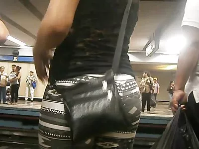 לא יכולה להתמודד עם הכוס ההדוק והגמרה שלה תוך שתי דקות בלבד. מצלמות גייז חינם